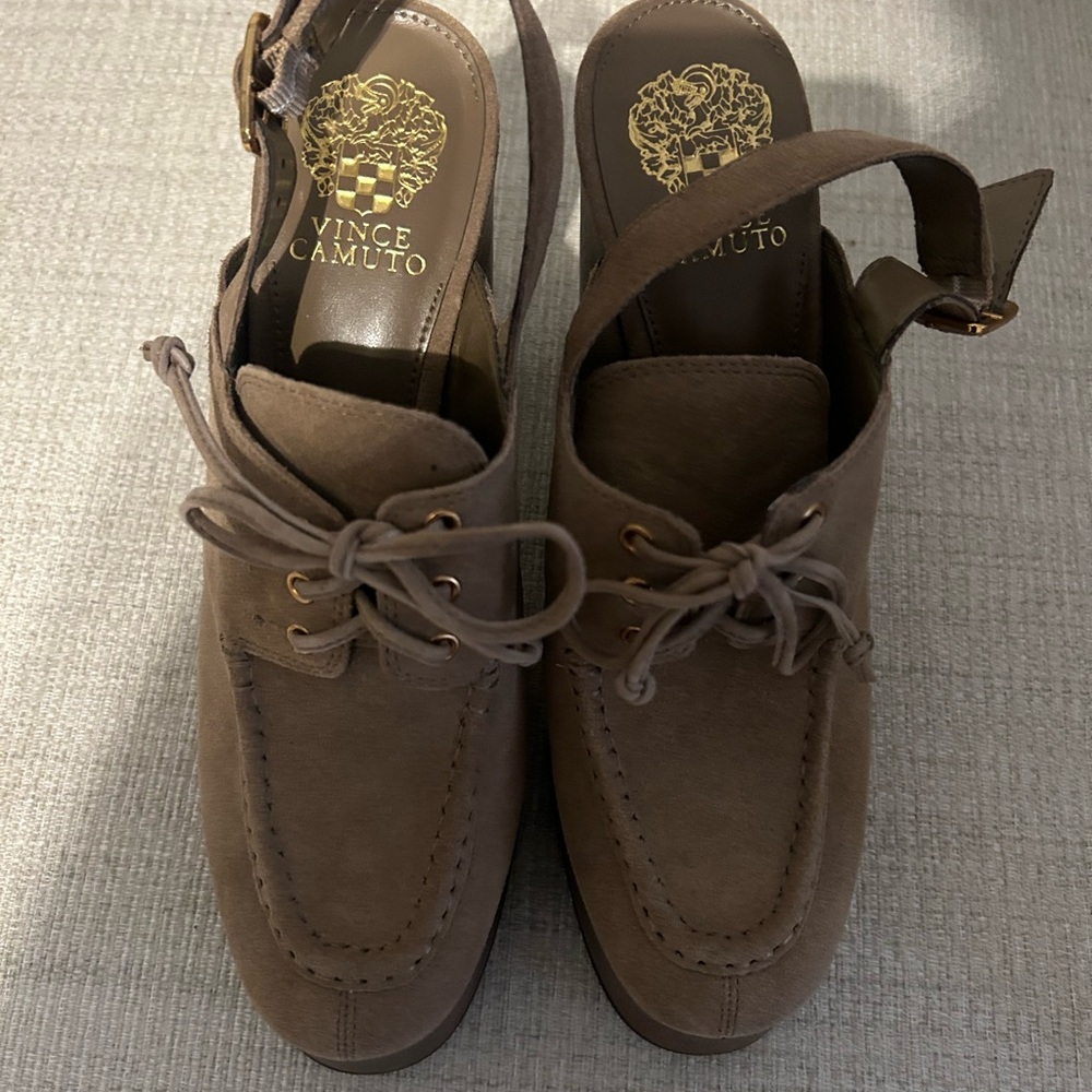BRAND NEW VINCE CAMUTO PLATFORM CLOG SIZE 9